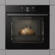 Kép 2/7 - Gorenje BOS6747A05DG Beépíthető multifunkciós sütő, 12 mód, Extra steam, 77 liter HomeMadePlus,  "A+" , GentleClose lassú ajtózáródás, GentleOpen - lecsapodás nélküli ajtónyitás, teleszkópos sütősín két szinten,  fekete üveg előlappal