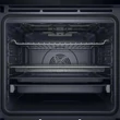 Kép 3/8 - Whirlpool WOI78PT1SBAC Fekete üveg, finoman csukódó sütőajtó ,  MF8, PIROLITIKUS és HIDROLITIKUS tisztítás, "A+, Assisted kijelző (magyar nyelvű, érintőszenzoros), Connectivity,  teleszkópos sütősín, 73 liter