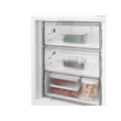 Kép 6/6 - Whirlpool WHK2 5322 B4E Beépíthető kombinált hűtő 300L (224/76l ), E, Elektronikus vezérlés WIFI+BLE támogatás, Adaptív hűtés akár 20%-os energiamegtakarítással,  csúszópántos zsanér (sliding), inverter kompresszor, 10 év kompresszor garanciával, 193,5x54
