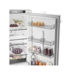Kép 4/6 - Whirlpool WHK2 5322 B4E Beépíthető kombinált hűtő 300L (224/76l ), E, Elektronikus vezérlés WIFI+BLE támogatás, Adaptív hűtés akár 20%-os energiamegtakarítással,  csúszópántos zsanér (sliding), inverter kompresszor, 10 év kompresszor garanciával, 193,5x54