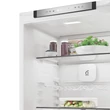 Kép 4/7 - Whirlpool WHK2 5294 B6E Beépíthető kombinált hűtő 270L (194/76l ), C , Elektronikus vezérlés WIFI+BLE támogatás, Adaptív hűtés akár 20%-os energiamegtakarítással,  csúszópántos zsanér (sliding), inverter kompresszor, 10 év kompresszor garanciával, 177,5x5