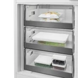 Kép 6/7 - Whirlpool WHK2 5294 B6E Beépíthető kombinált hűtő 270L (194/76l ), C , Elektronikus vezérlés WIFI+BLE támogatás, Adaptív hűtés akár 20%-os energiamegtakarítással,  csúszópántos zsanér (sliding), inverter kompresszor, 10 év kompresszor garanciával, 177,5x5