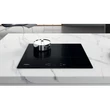 Kép 4/6 - Whirlpool WSQ3560CPNE központi érintőszenzor vezérlésű indukciós főzőlap, 60 cm, Clean Protect felület 4 főzőzóna, 6. Érzék automatikus funkciók, Booster 4 zónához, Power Management