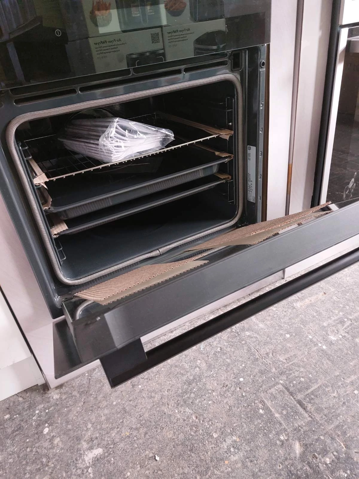 Electrolux KOE8P81Z SenseCook beépíthető sütő, maghőmérő, pirolitikus MINTA DARAB